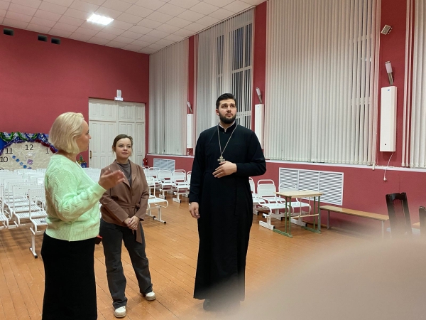 Коряжемский священник посетил детский дом-школу