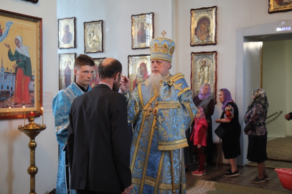 Епископ Василий совершил Всенощное бдение накануне Успения Пресвятой Богородицы