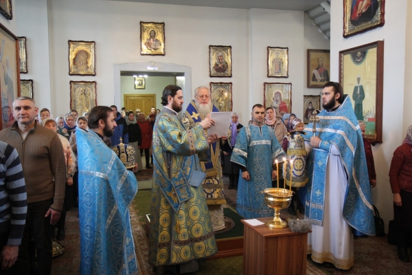 В праздник иконы Божией Матери «Всех скорбящих Радость» епископ Василий совершил Божественную литургию 