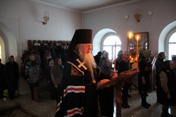 Епископ Василий совершил повечерие с чтением Великого канона прп. Андрея Критского в Котласе