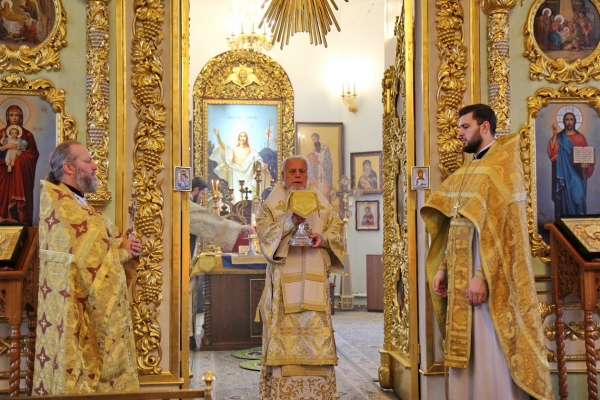 В день памяти прп. Илариона Великого епископ Василий совершил Божественную литургию в Коряжме