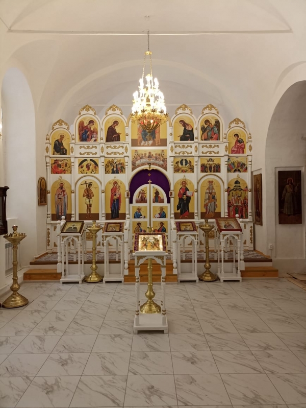 Крестовоздвиженский придел храма Всех Святых с. Яренск подготовлен к Пасхе Христовой 