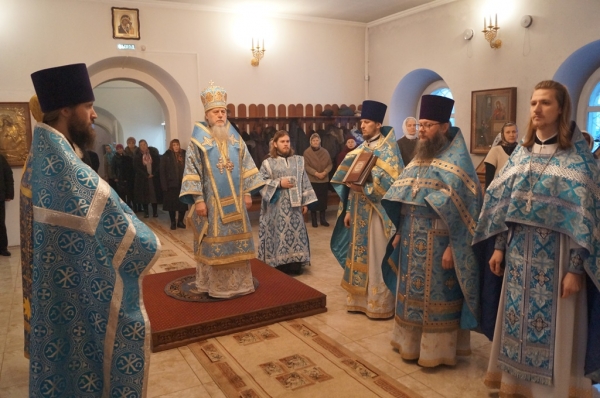 Епископ Василий совершил в Котласе Божественную литургию в день памяти великого князя Александра Невского 