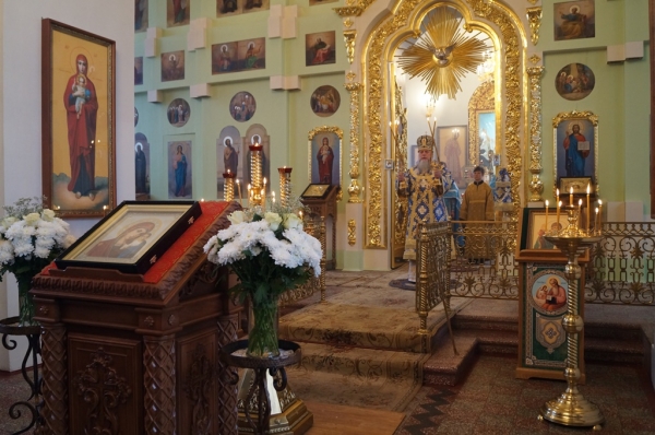 Епископ Василий совершил Божественную литургию в день памяти Казанской иконы Божией Матери