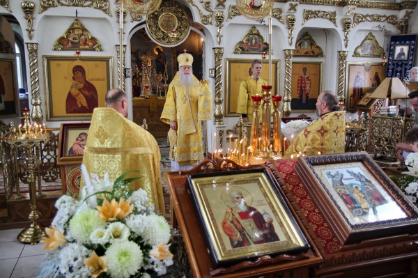 В день памяти равноапостольного князя Владимира епископ Василий совершил Божественную литургию в Котласе