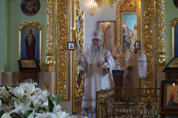 В Великую субботу Епископ Василий совершил Литургию Василия Великого в храме прп. Лонгина Коряжемского