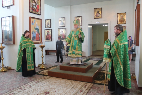 Накануне дня памяти обретения мощей прп. Сергия Радонежского епископ Котласский Василий совершил Всенощное бдение 