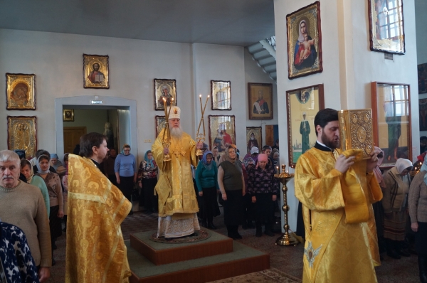 В неделю мясопустную епископ Василий совершил Божественную литургию в Коряжме