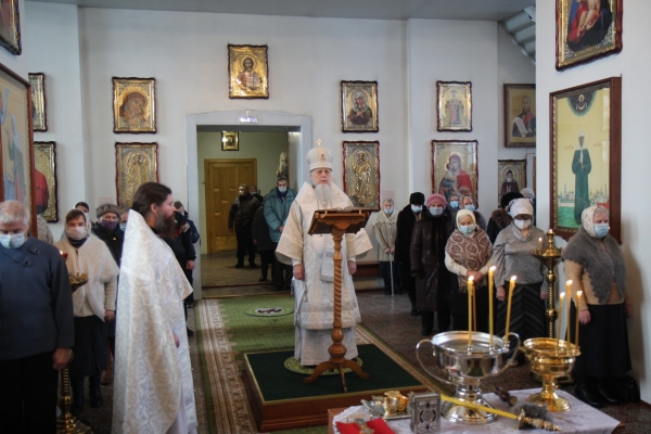 Епископ Василий в Навечерие Богоявления совершил Божественную литургию