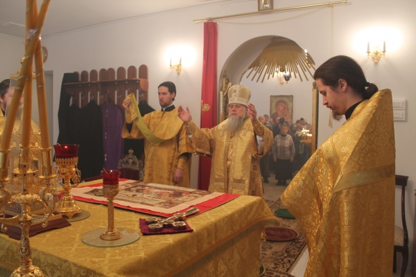 Епископ Василий в неделю 24-ю по Пятидесятнице совершил Литургию в Свято-Никольском храме г. Котлас