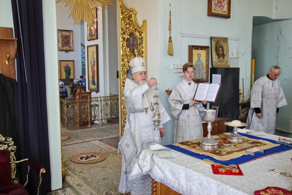 В Великую Субботу епископ Василий совершил Литургию св. Василия Великого в Коряжме
