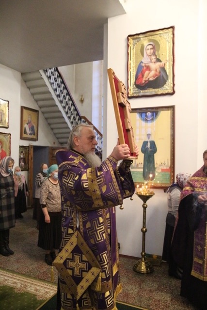 Накануне Воздвижения Креста Господня епископ Василий совершил Всенощное бдение 