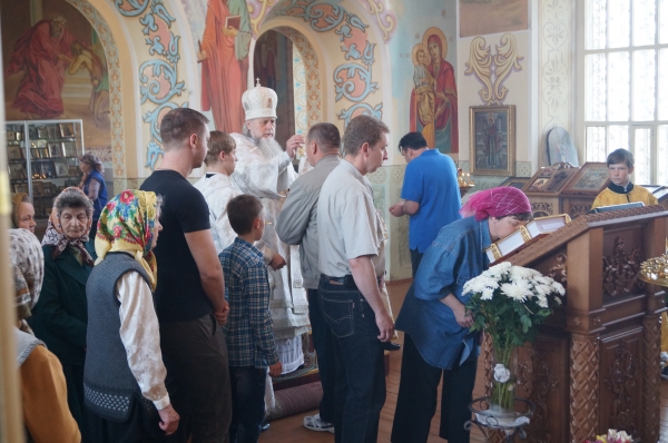 Епископ Василий совершил Всенощное бдение в храме в честь Владимирской иконы Божией Матери