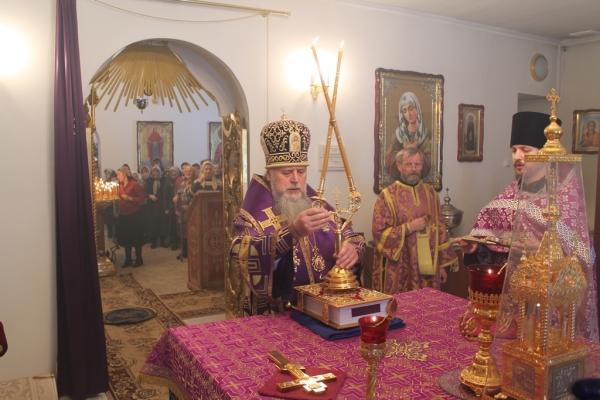 В праздник Торжества Православия епископ Котласский и Вельский Василий совершил Божественную литургию в Свято-Никольском храме г. Котлас