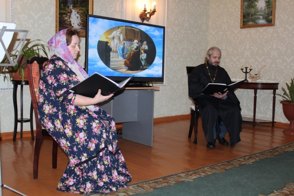 В Сольвычегодске прошла литературно-музыкальная гостиная «Величаем Тя, Пресвятая Дево...»