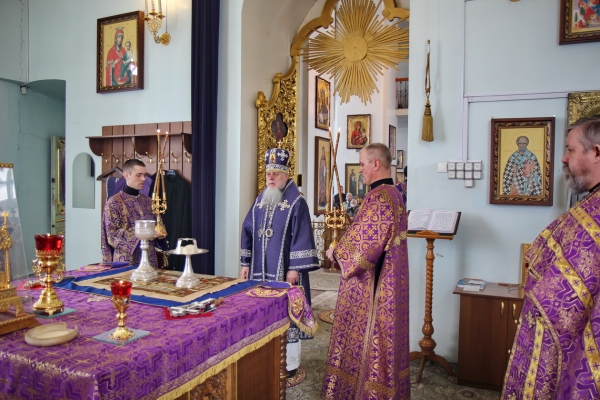 В день памяти прп. Марии Египетской епископ Василий совершил Божественную литургию в Свято-Лонгиновом храме