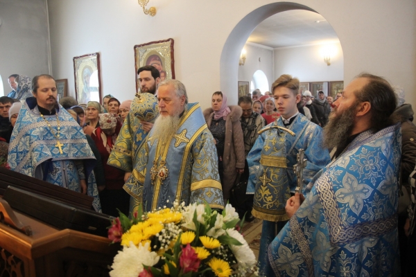 В неделю о блудном сыне епископ Василий совершил Божественную литургию в Котласе