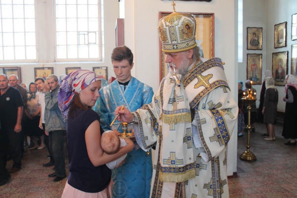 Епископ Василий совершил Всенощное бдение в Коряжме накануне Успения Пресвятой Богородицы 
