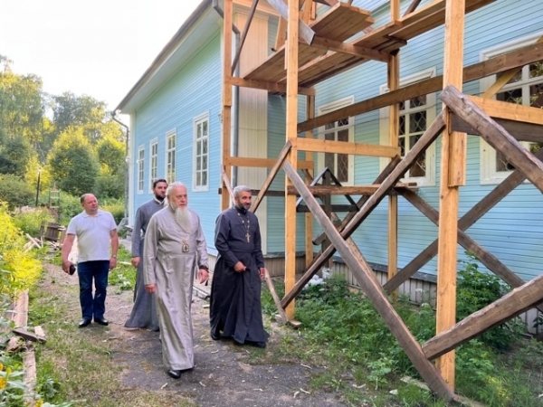 Епископ Василий посетил Успенский храм г. Вельска