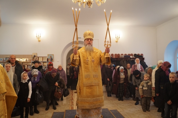 В день памяти прав. отрока Артемия Веркольского епископ Василий совершил Литургию в Свято-Никольском храме г. Котлас