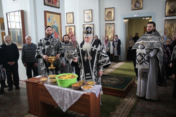 В пятницу первой седмицы Великого Поста епископ Василий совершил Литургию Преждеосвященных Даров в Коряжме