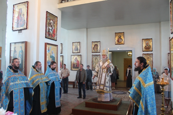 Накануне дня памяти иконы Божией Матери «Одигитрия» епископ Василий совершил Всенощное бдение 