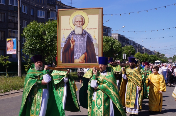 В честь 700-летия со дня рождения прп. Сергия Радонежского в Коряжме прошел Крестный ход