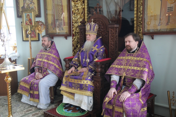 Епископ Василий совершил Божественную литургию в Великий Четверток Страстной Седмицы 
