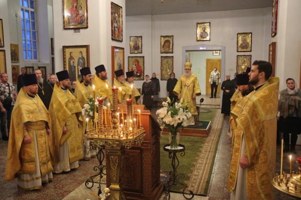 В день памяти свт. Спиридона Тримифунтского епископ Василий совершил Божественную литургию в Коряжме