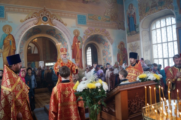 В 4-ю неделю по Пасхе епископ Василий совершил Божественную литургию в храме в честь Владимирской иконы Божией Матери г. Котлас