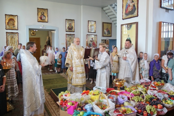 В праздник Преображения Господня епископ Василий совершил Божественную литургию в Коряжме