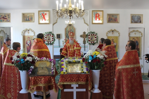 Епископ Василий совершил Божественную литургию в храме прп. Серафима Саровского п. Коноша