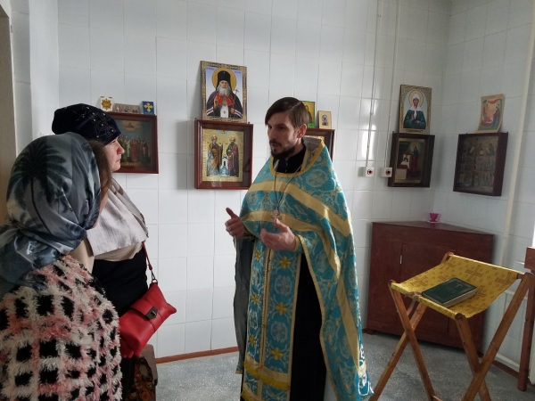 Руководитель отдела по церковной благотворительности и социальному служению совершил молебен в Коряжемской больнице 