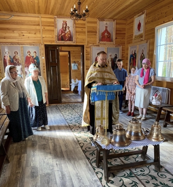 В Каргополе-2 освятили колокола для храма священномученика Вениамина Петроградского