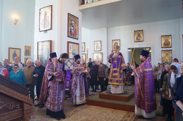 Епископ Василий совершил Божественную литургию в Четверг Страстной седмицы