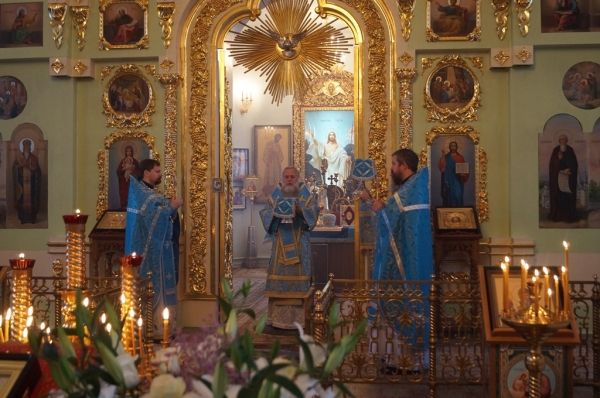 В праздник Введения во храм Пресвятой Богородицы епископ Василий совершил Божественную литургию в Свято-Лонгиновом храме г. Коряжма