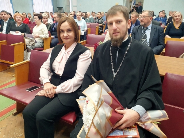 Иерей Василий Яворский поздравил Татьяну Сергееву со вступлением в должность Главы Котласского района