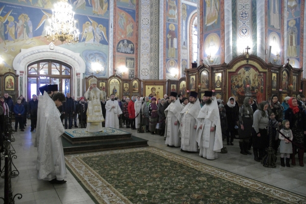 Епископ Василий совершил Божественную литургию в кафедральном соборе Нижнего Новгорода