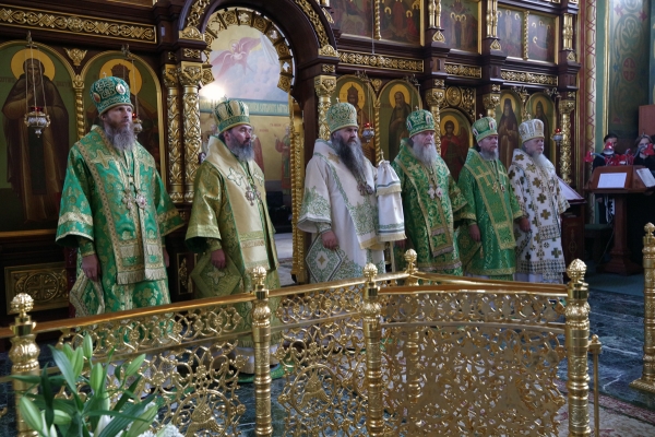 Епископ Василий сослужил митрополиту Нижегородскому Георгию Литургию в Саровской пустыни