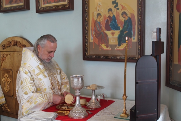 В праздник Рождества Предтечи и Крестителя Господня Иоанна епископ Василий совершил Божественную литургию в Свято-Лонгиновом храме г. Коряжма