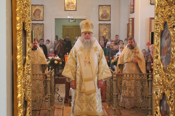 В день памяти апостола Иакова, брата Господня по плоти епископ Василий совершил Божественную литургию в Коряжме