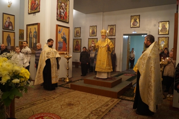 Накануне дня памяти прп. Саввы Освященного епископ Василий совершил Всенощное бдение в Свято-Лонгиновом храме г. Коряжма
