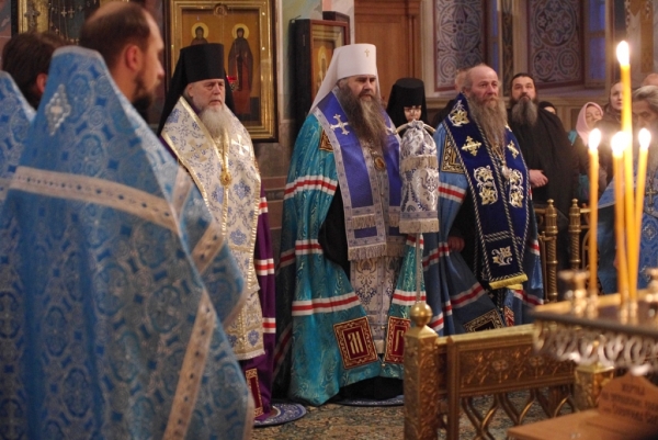 Епископ Василий сослужил митрополиту Георгию молебен с акафистом преподобному Серафиму Саровскому в Дивеевском монастыре