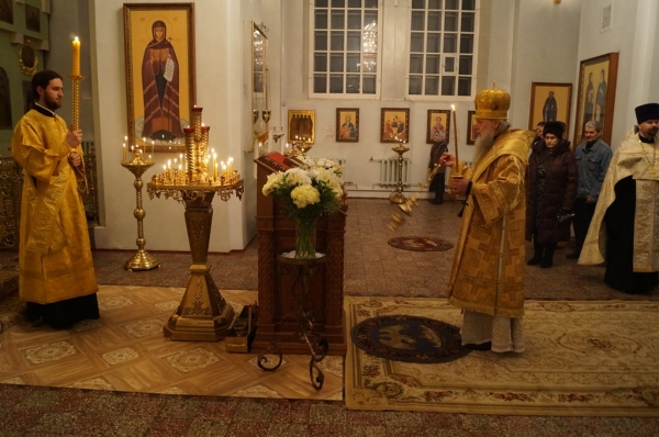 Накануне дня памяти свт. Спиридона Тримифунтского епископ Василий совершил Всенощное бдение в храме прп. Лонгина Коряжемского