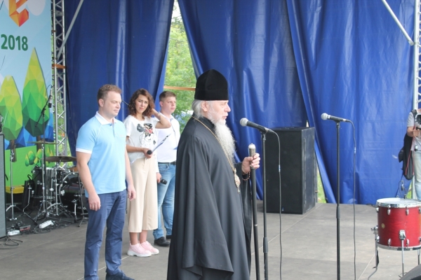Епископ Василий поздравил работников филиала «Группы ИЛИМ» в г. Коряжме с днем рождения компании 