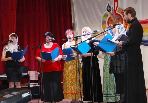 Духовенство Вилегодского района приняло участие в концерте посвященном 45-летию Детской школы искусств 