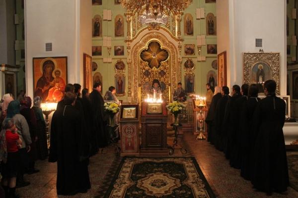 Епископ Василий совершил чин прощения в храме прп. Лонгина Коряжемского