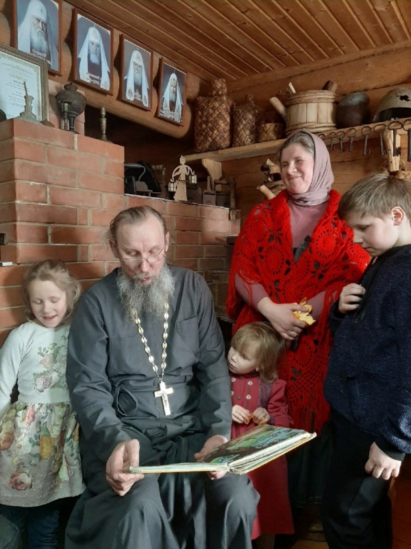В храме Рождества Пресвятой Богородицы прошла встреча любителей литературы на тему: «Евангельские истины в баснях Крылова»