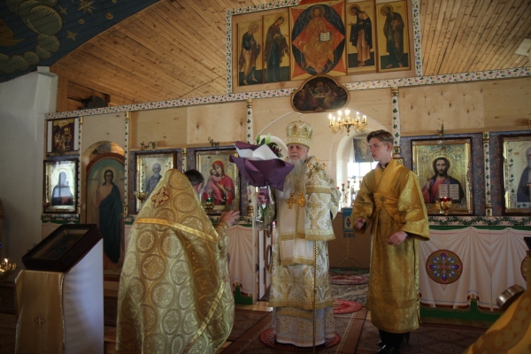 В праздник Собора Всех Святых епископ Василий совершил Божественную литургию в Павловске
