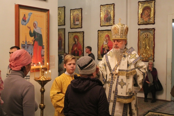 Накануне празднования Казанской иконы Божией Матери епископ Василий совершил Всенощное бдение в Коряжме